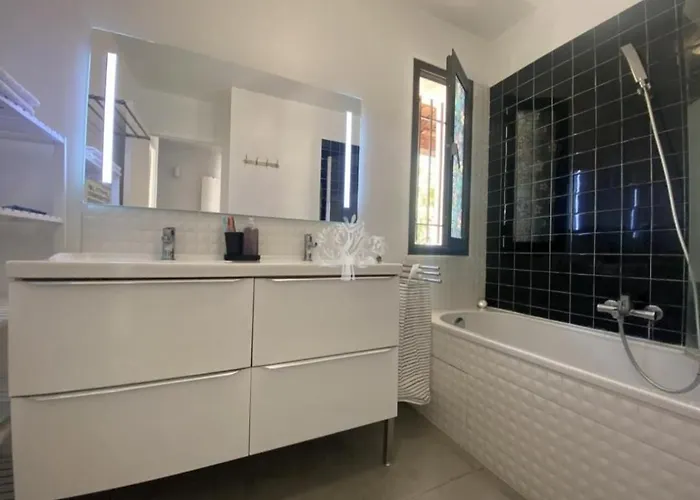 Villa Vue Mer Avec Rooftop, Jardin Pour 8 Pers A Pied Du Port *