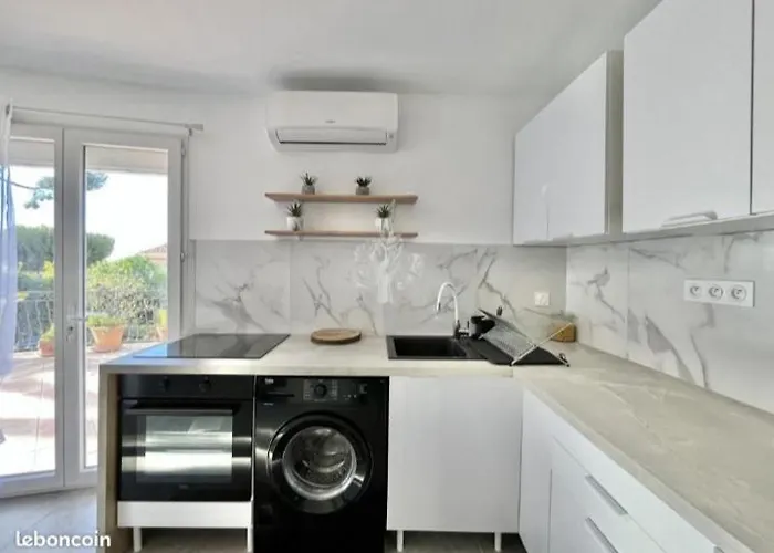 Villa Villa Vue Mer Avec Rooftop, Jardin Pour 8 Pers A Pied Du Port Bandol
