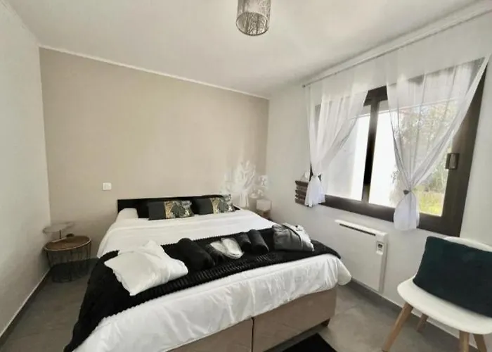 Villa Vue Mer Avec Rooftop, Jardin Pour 8 Pers A Pied Du Port Villa *